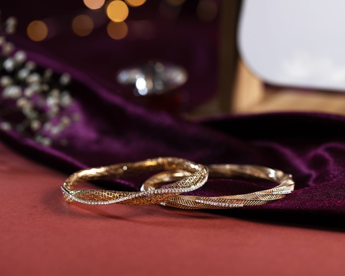 Bracelet Sizes Chart & Guide: How to Measure Bracelet Size Accurately